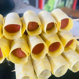 เกี๊ยวห่อไส้กรอกแดง