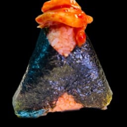 ข้าวปั้นสามเหลี่ยม กิมจิ