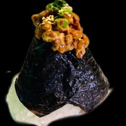 ข้าวปั้นสามเหลี่ยม นัตโต้ะ