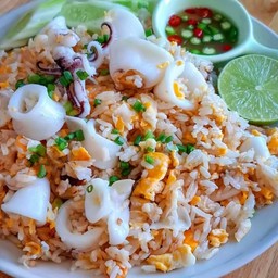 ข้าวผัดปลาหมึก
