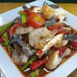 สถานีมีกิน ต้ม ยำ ตำ เตี๋ยว สถานีท่าช้างฝั่งตรงข้ามกุยช่ายคุณเอ้