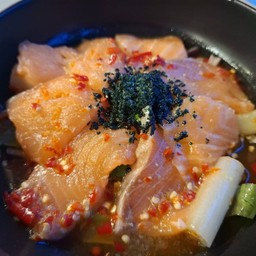 ยำแซลมอน