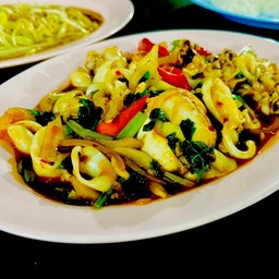 ปลาหมึกผัดไข่เค็ม