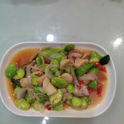 ผัดสะตอกะปิเห็ดฟาง  มังสวิรัติ