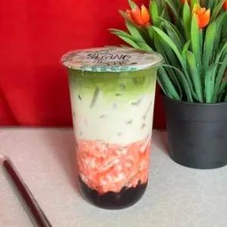 ชาเขียวนมสดสตอเบอร์รี่