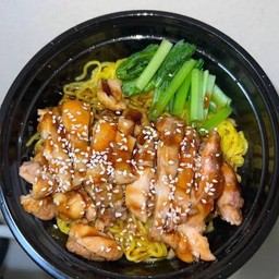 บะหมี่เหลืองไก่ย่างเทริยากิ