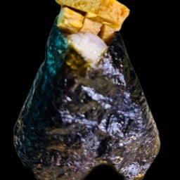 ข้าวปั้นสามเหลี่ยม ไข่หวาน