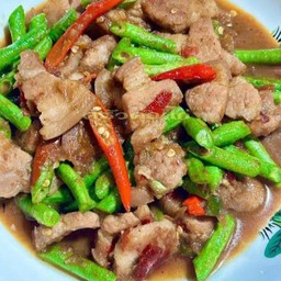 ผัดกะปิหมูถั่วฝักยาว