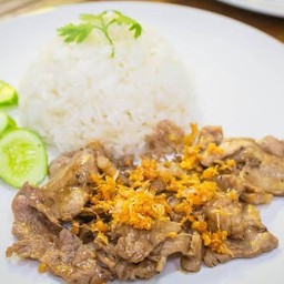 ข้าวเนื้อกระเทียม