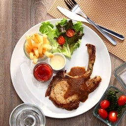 [อร่อยซ่ากับโค้ก] พอร์คชอป +  โค้ก ออริจินัล (กระป๋อง)