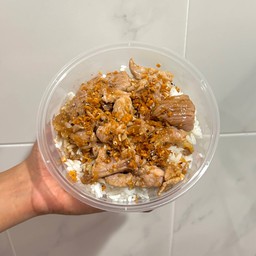 ข้าวหมูติดมันทอดกระเทียม