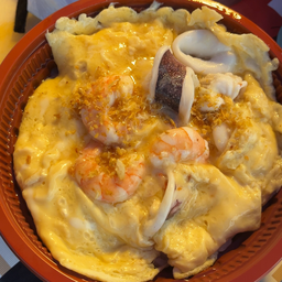 ข้าวไข่ข้นทะเลปลาหมึกและกุ้ง
