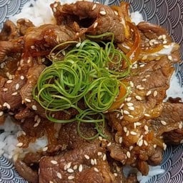 ข้าวเนื้อย่างสใตล์ญี่ปุ่น กิวด้ง