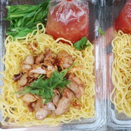 บะหมี่ไก่ กระเพราไก่  ข้าวกล่องอ่อนนุช