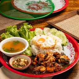 กะเพราปลาหมึก stir-fried squid with holy basil