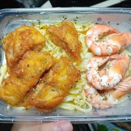 สปาเก็ตตี้สครีมซอสไก่ทอดกุ้ง