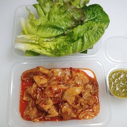 แมงกระพรุนน้ำมันงา250g พร้อมผักสด