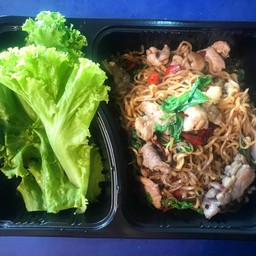 ม่ามากะเพราหมูชิ้น