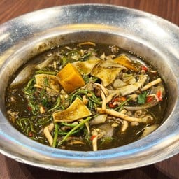แกงหน่อไม้เห็ดขอนขาว