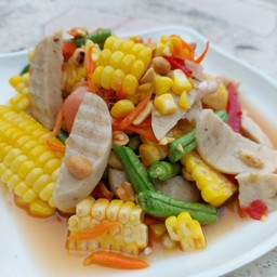 ตำข้าวโพดหมูยอ