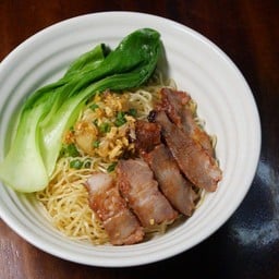 บะหมี่ไข่ฮ่องกงหมูแดงฉ่ำ