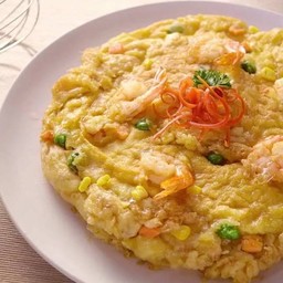 ไข่เจียวทรงเครื่อง. Omelet with condiments