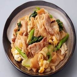 ผัดซีอิ้ว srit-fried soy sauce noodles