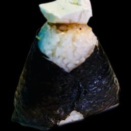 ข้าวปั้นสามเหลี่ยม ชีส