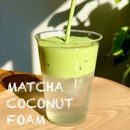 Matcha coconut foam