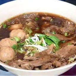 ก๋วยเตี๋ยวลูกชิ้น+เนื้อตุ๋น น้ำข้น