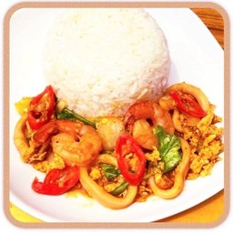 ทะเล(กุ้ง-ปลาหมึก) ผัดผงกะหรี่ (ราดข้าว)