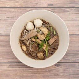 ก๋วยเตี๋ยวเรืออยุธยา เจ๊พู่ปากตลาด