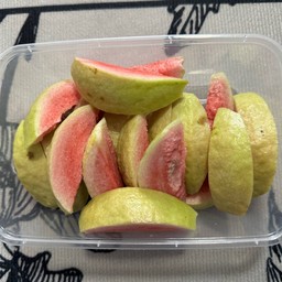 ฝรั่งไส้แดง