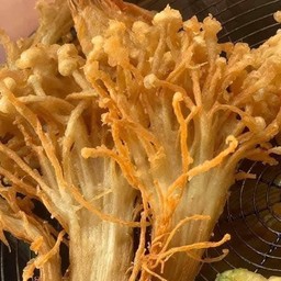 เห็ดเข็มทองชุปแป้งทอดชุดละ