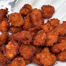 ข้าวเหนียวหมูก้อนทอด