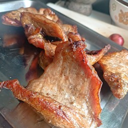 คอหมูย่าง 100 กรัม