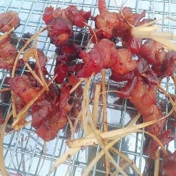 ข้าวเหนียวหมูพวงทอด