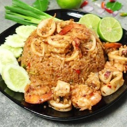 ข้าวผัดต้มยำทะเล