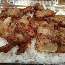 ข้าวหมูสามชั้นทอดน้ำปลา
