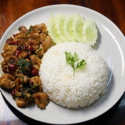 ข้าวกะเพราไก่พริกแห้ง