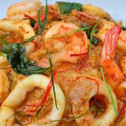 ข้าวราดไข่ข้นห่อหมกทะเล