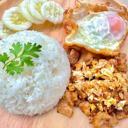 ข้าว หมู/ไก่ กระเทียม