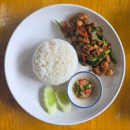 ข้าวผัดพริกแกง