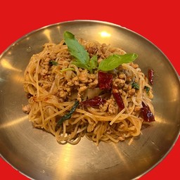 เส้นเล็กผัดกะเพรา