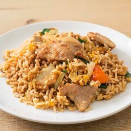 ข้าวผัดหมูใส่ไข่