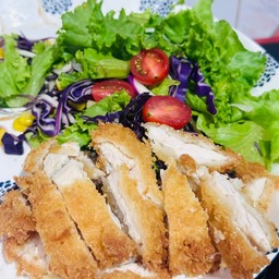 สลัดไก่กรอบ