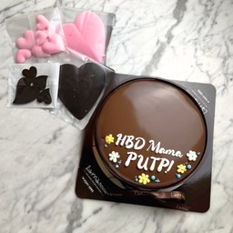 Larna Cake 2 pound with chocolate hearts