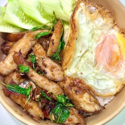 ข้าวกะเพราคอหมูย่าง