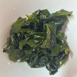 สาหร่ายวากะเมะ