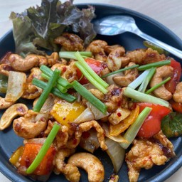 ไก่ผัดเม็ดมะม่วง